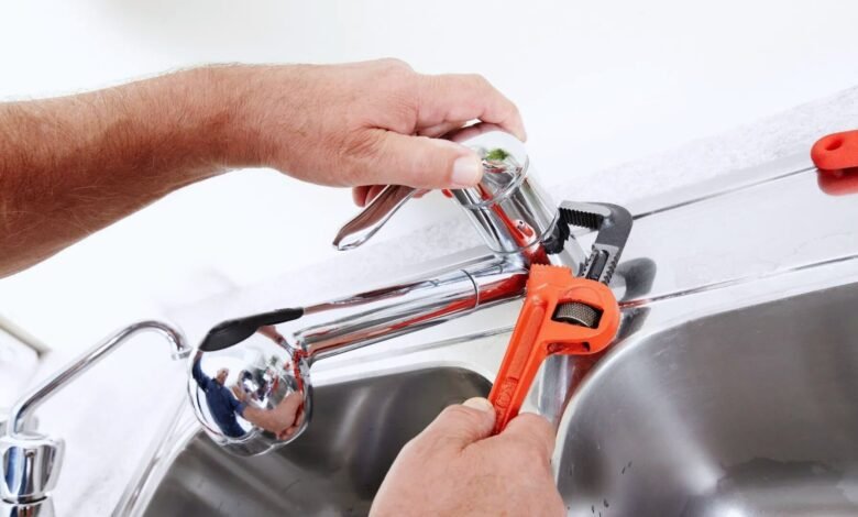 What to Do in a Plumbing Emergency: A Step-by-Step Guide